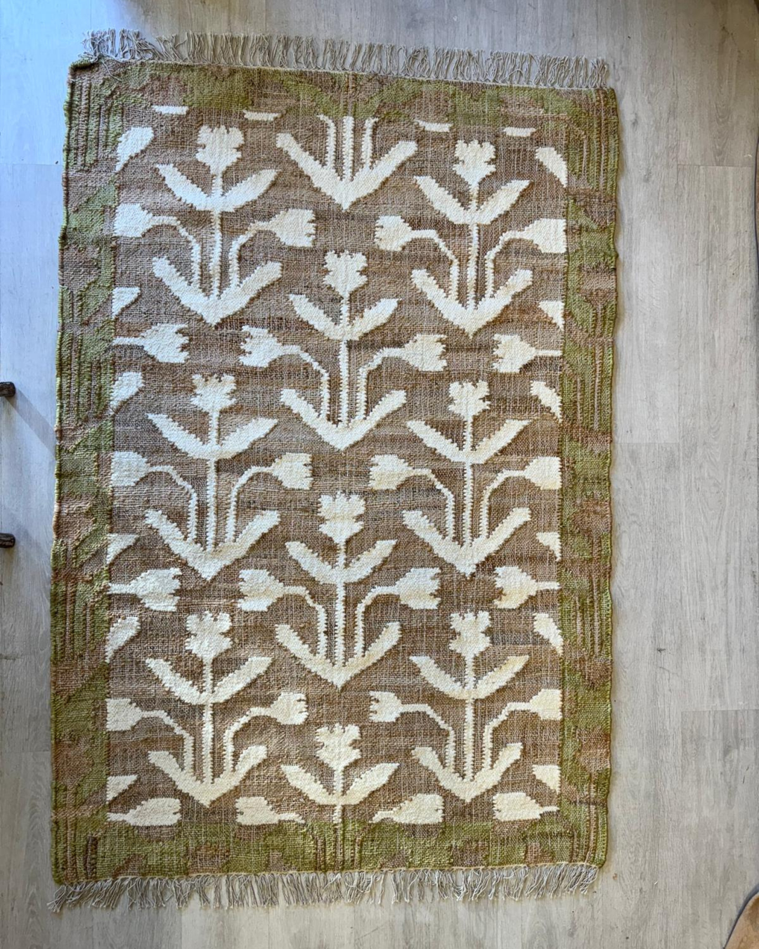 Jute & Hand-Carded Wool Handwoven Rug – Natural with Soft Green Border (120 x 180cm)