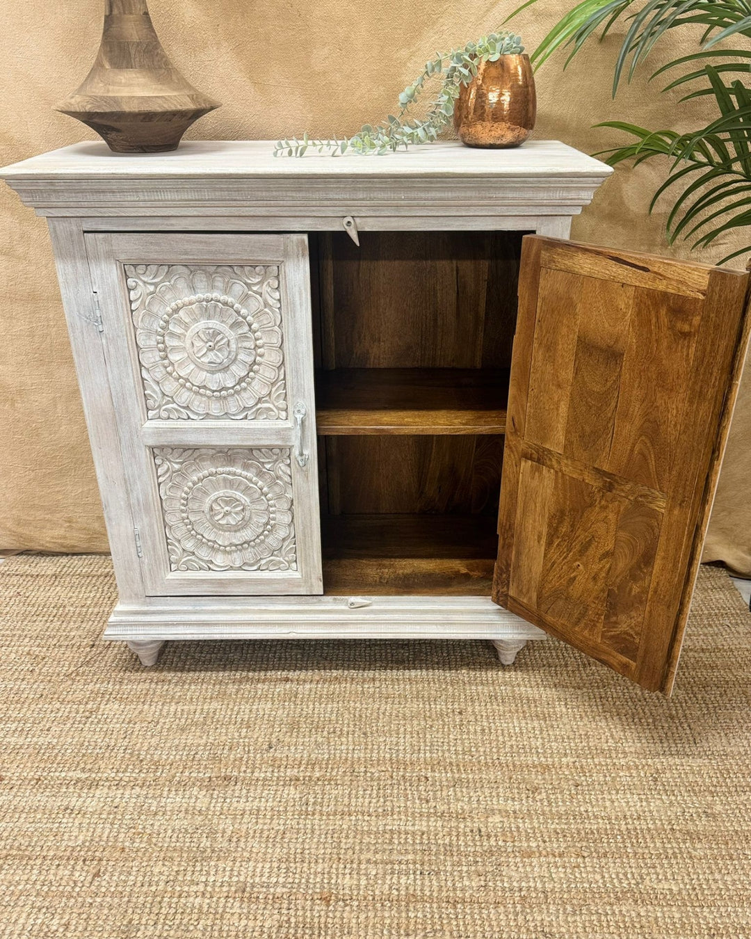 Hand-Carved Mango Wood Sideboard – Creamwashed Finish with Floral Detailing