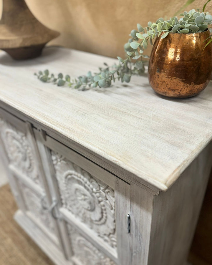 Hand-Carved Mango Wood Sideboard – Creamwashed Finish with Floral Detailing