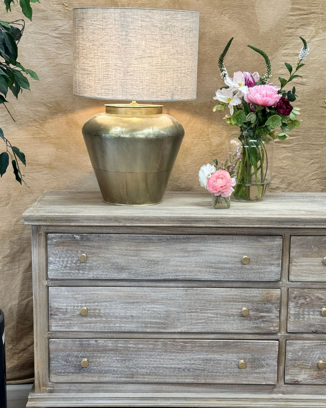 Brass Table Lamp with Linen Shade – Wide Curved Base Design