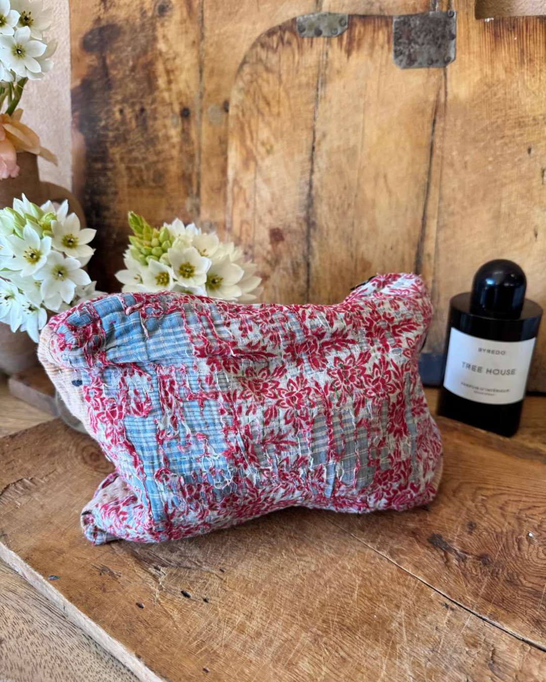 Medium Kantha Sari Wash Bag – Red Floral Over Sky Blue Base