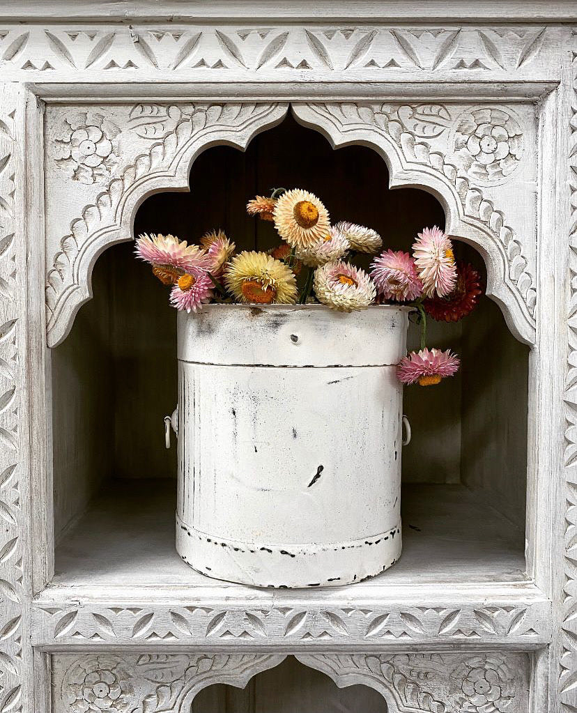 Hand-Carved Mango Wood Bookcase – Whitewashed Finish with Eight Arched Display Shelves