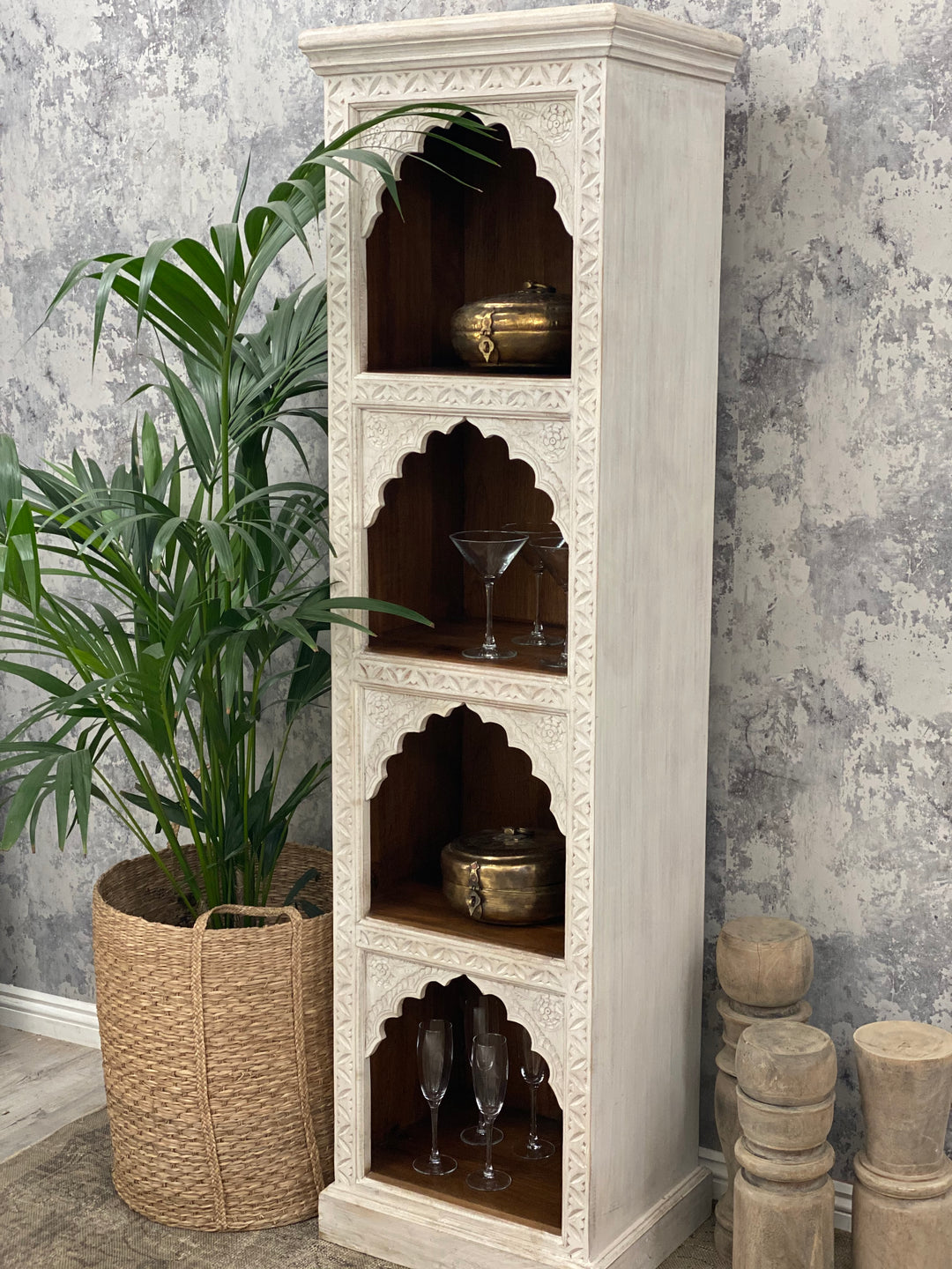 Hand-Carved Mango Wood Bookcase – Whitewashed Finish with Four Arched Display Shelves