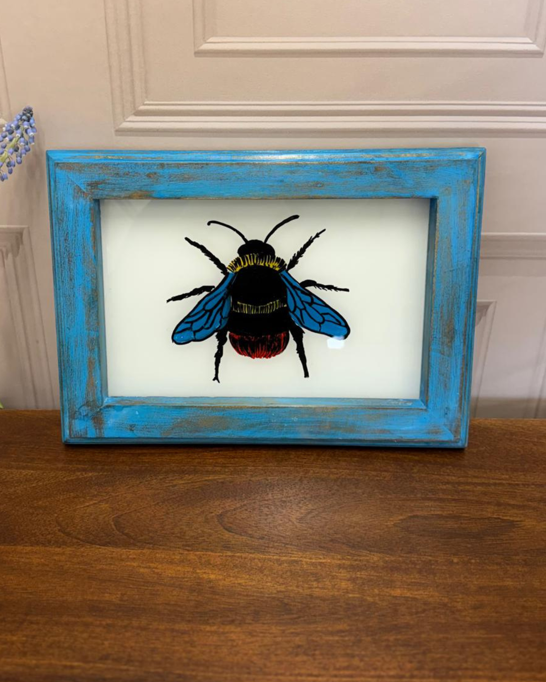 Hand-Painted Bumblebee Oil Painting – Blue Reclaimed Mango Wood Frame (22 x 29 cm)