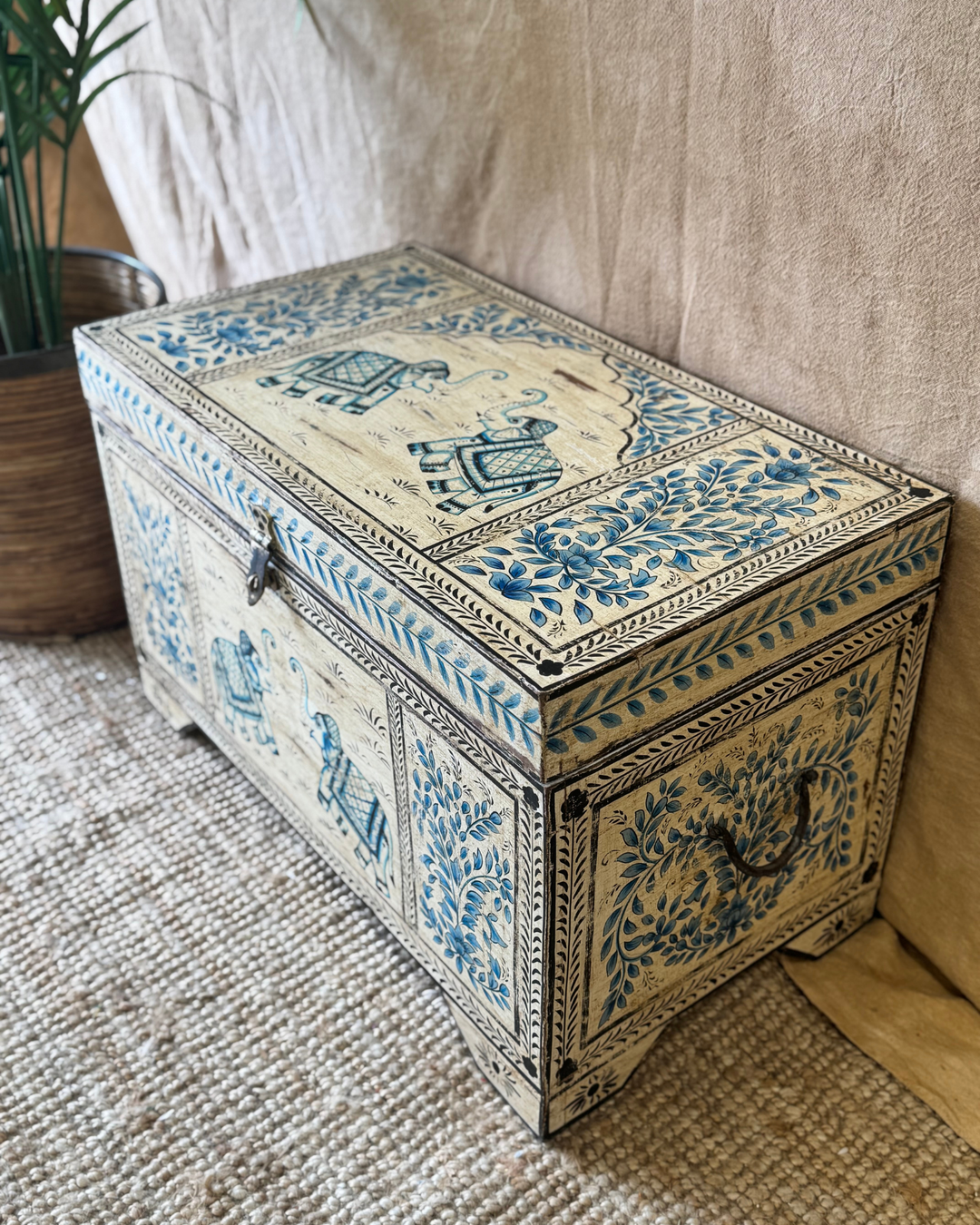 Hand-Painted Teak Storage Chest – Cream & Blue with Elephant Motif