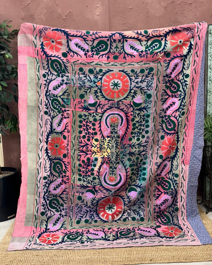 Vintage Hand-Embroidered Kantha Throw – Pink Sari with Bold Red & Navy Florals