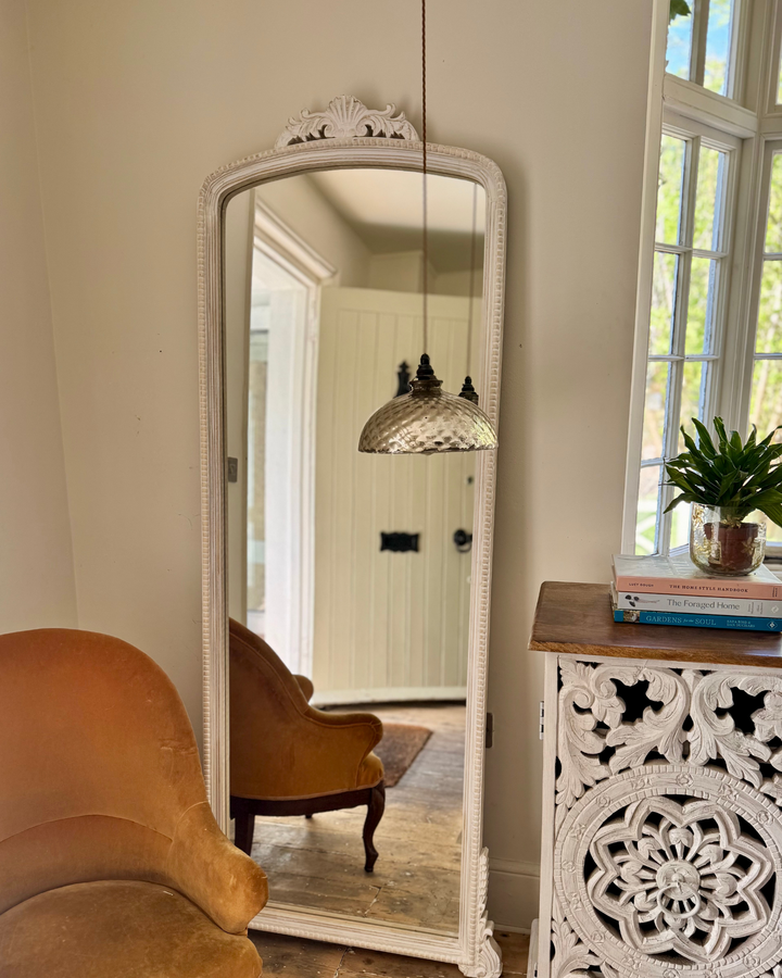 Hand-Carved Mango Wood Full-Length Mirror – Whitewashed Frame with Scalloped Edge