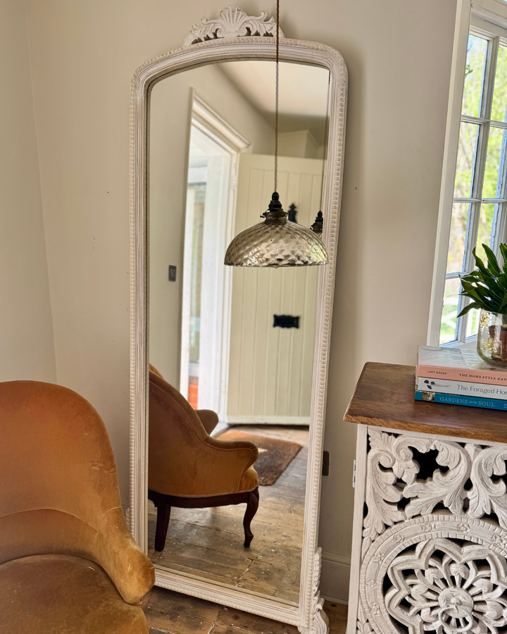 Hand-Carved Mango Wood Full-Length Mirror – Whitewashed Frame with Scalloped Edge
