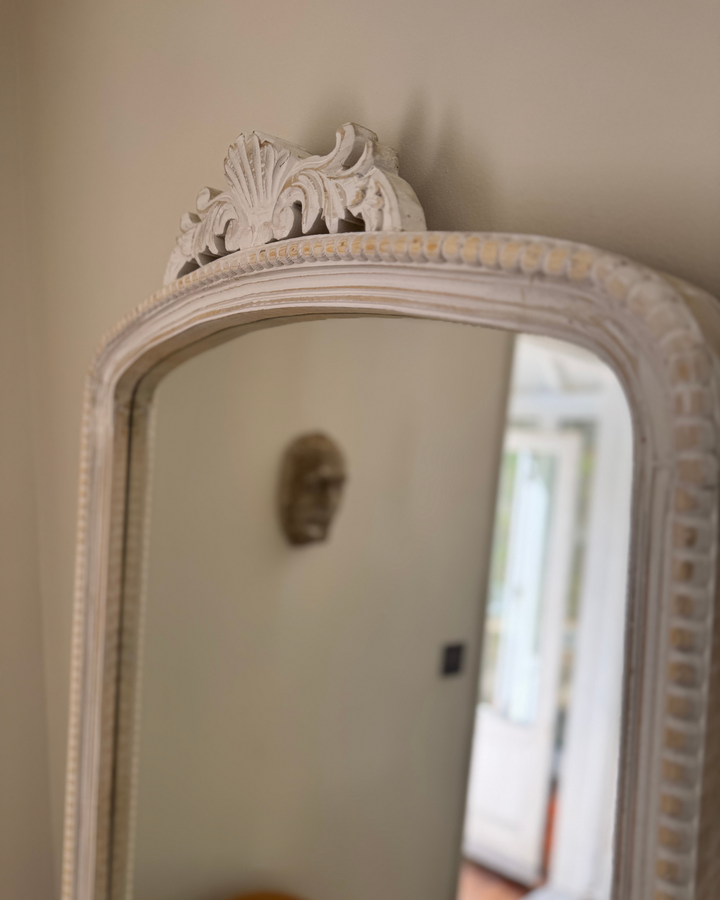 Hand-Carved Mango Wood Full-Length Mirror – Whitewashed Frame with Scalloped Edge