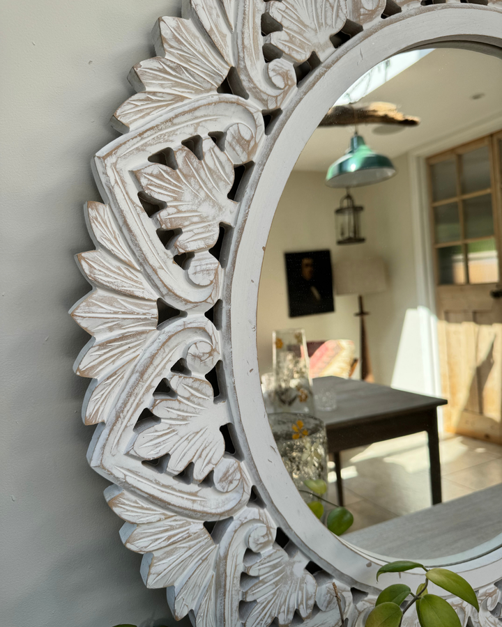 Round Hand-Carved Mango Wood Mirror – Whitewashed Foliate Frame