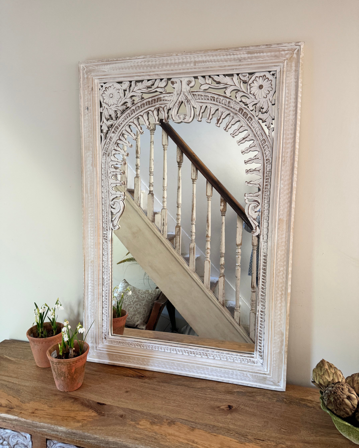 Hand-Carved Mango Wood Mirror – Whitewashed Mughal Arch Frame
