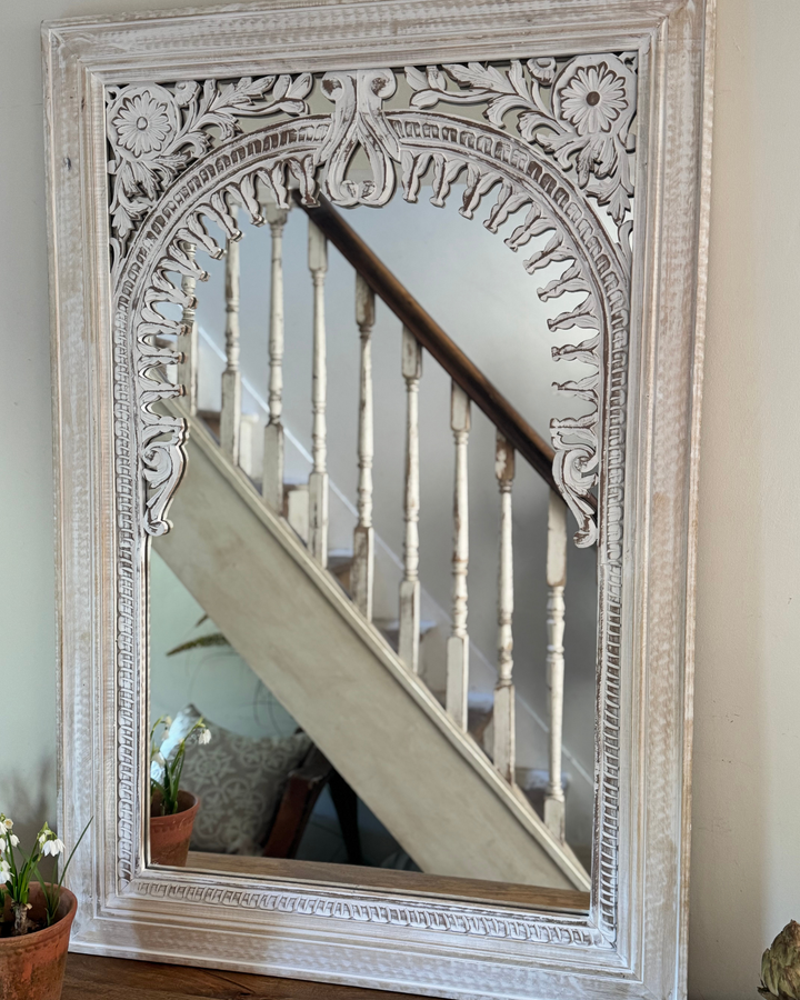 Hand-Carved Mango Wood Mirror – Whitewashed Mughal Arch Frame