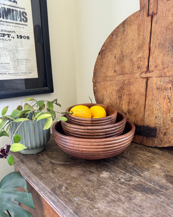 Set of 3 Hand-Carved Mango Wood Bowls – Ribbed Edge Design