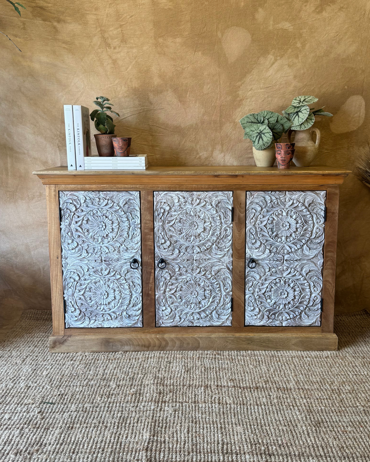 Hand-Carved Mango Wood Sideboard – Whitewashed Wreath Design