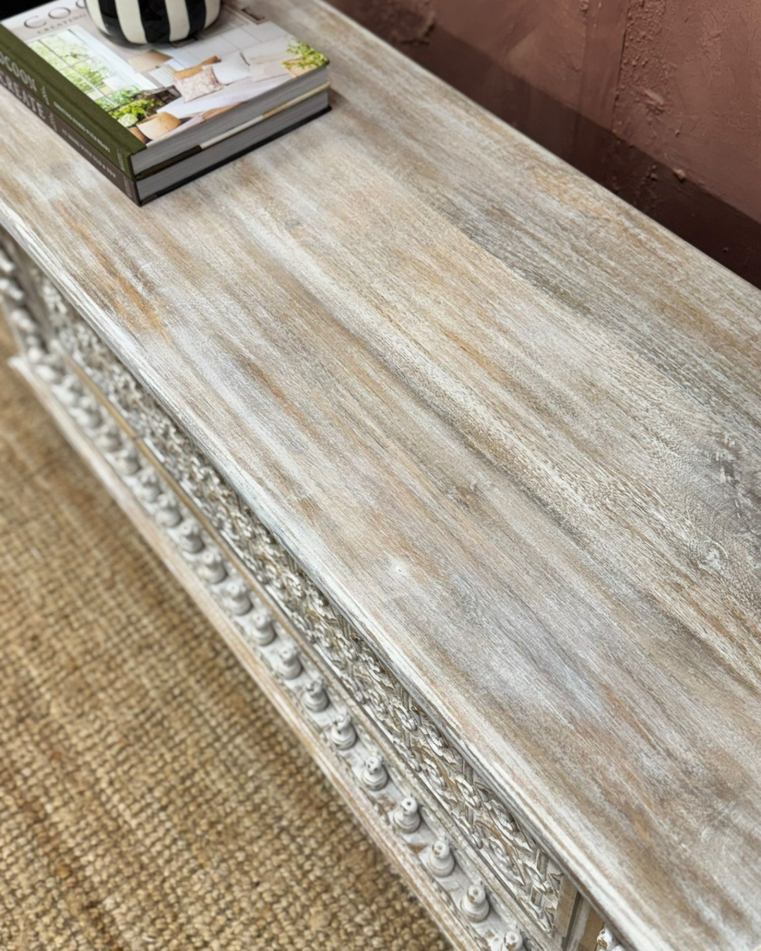 Hand-Carved Mango Wood Trunk – Whitewashed Finish with Traditional Detailing