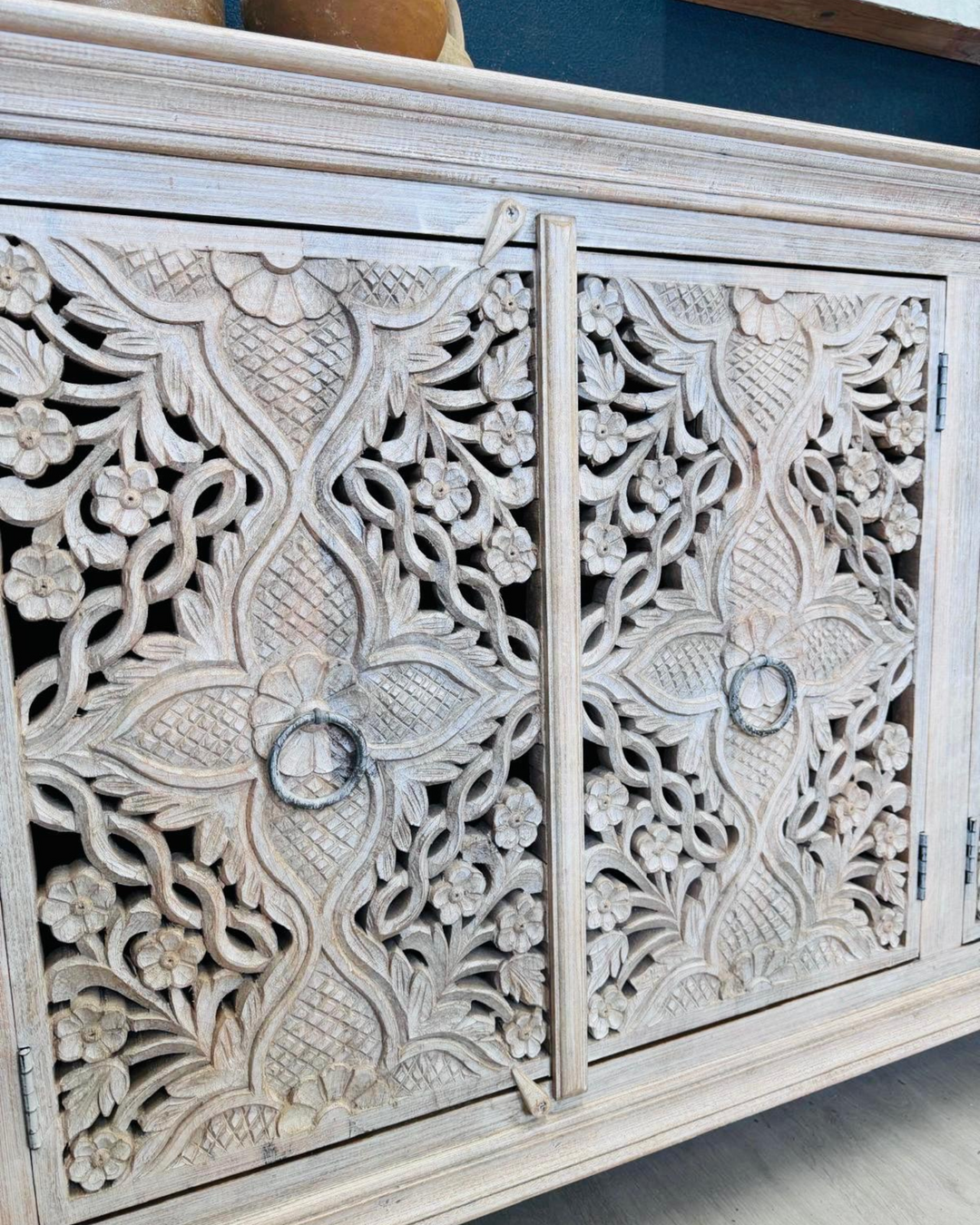 Hand-Carved Mango Wood 4-Door Sideboard - Cream Washed