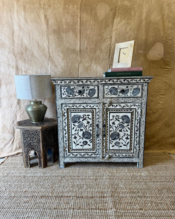 Hand-Painted Vintage Mango Wood Sideboard – Monochrome Floral Design with 2 Doors & 2 Drawers