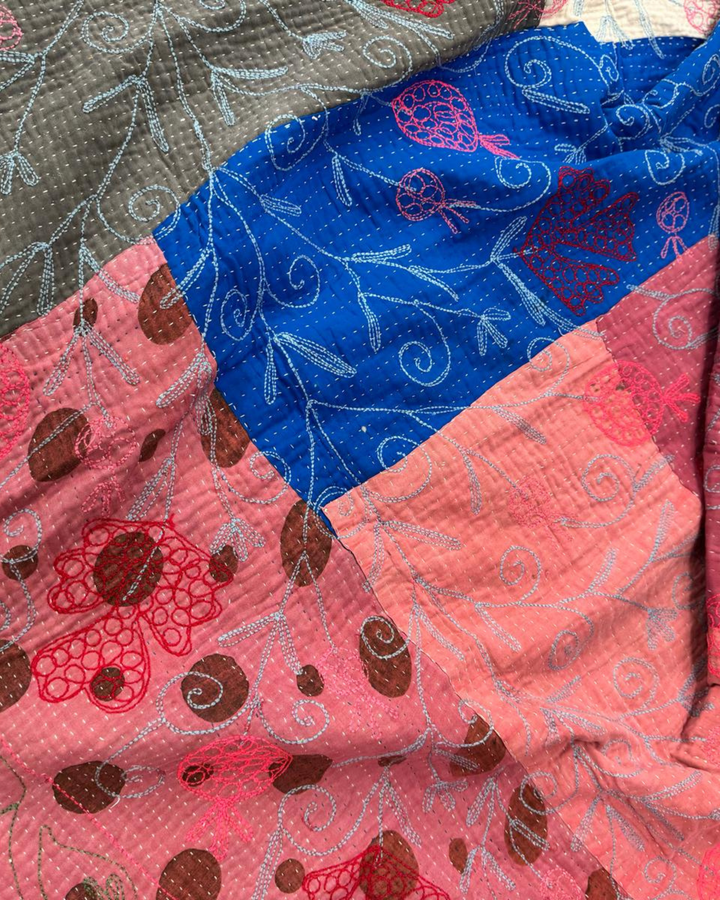 Vintage Hand-Embroidered Kantha Throw – Teal Plaid Sari with Red Botanical Motifs