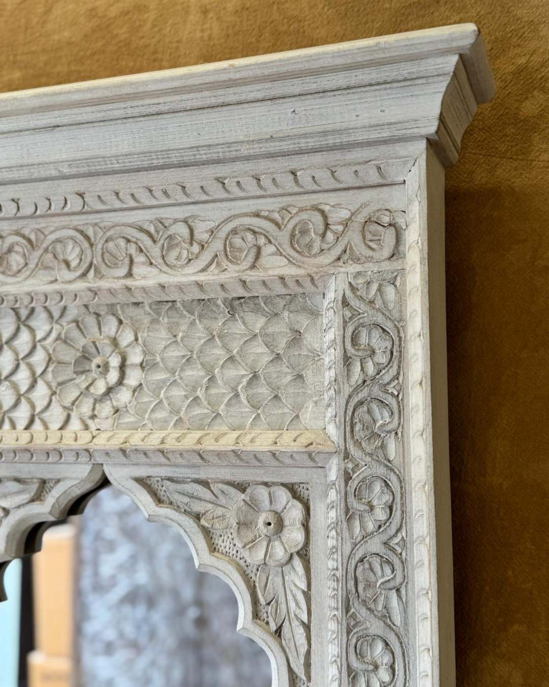 Hand-Carved Mango Wood Mirror – Whitewashed with Arch Detail