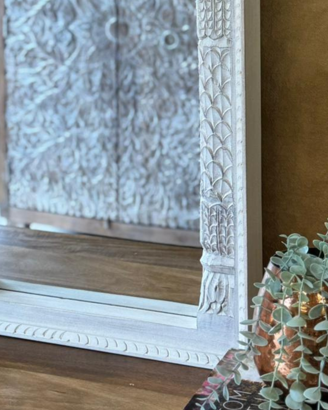 Hand-Carved Mango Wood Mirror – Whitewashed with Arch Detail