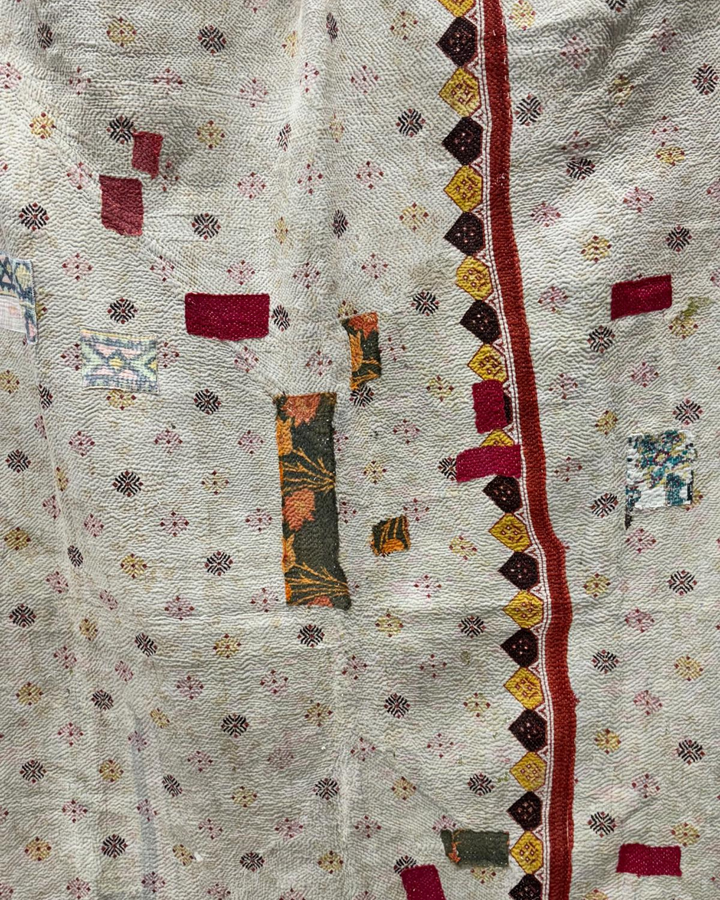 Vintage Hand-Embroidered Kantha Throw – Embroidered Sari in Cream with Indigo & Ochre Accents