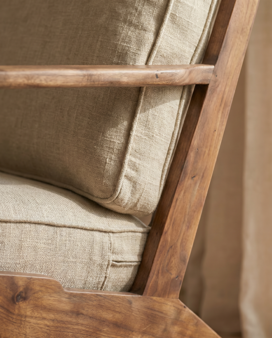 Farmhouse Acacia Wood Armchair with Linen Upholstery – Natural Finish