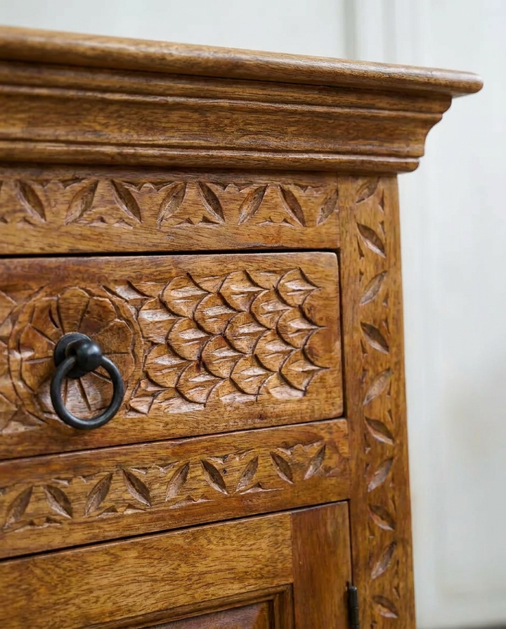 Hand-Carved Mango Wood Sideboard – Natural Polished Finish with 2 Doors &amp; 2 Drawers