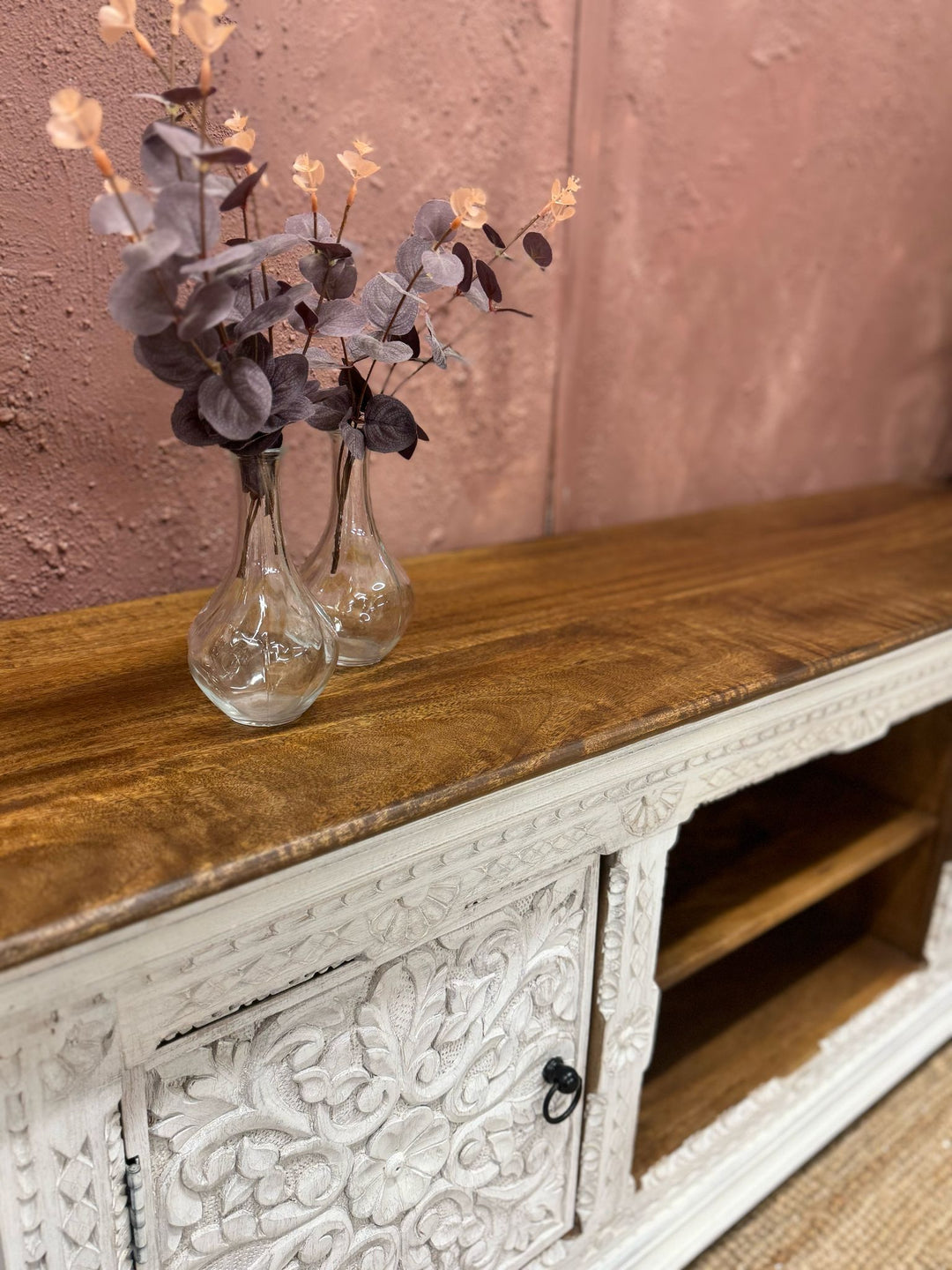 Hand-Carved Mango Wood TV Unit – Whitewashed Finish with Floral Detailing
