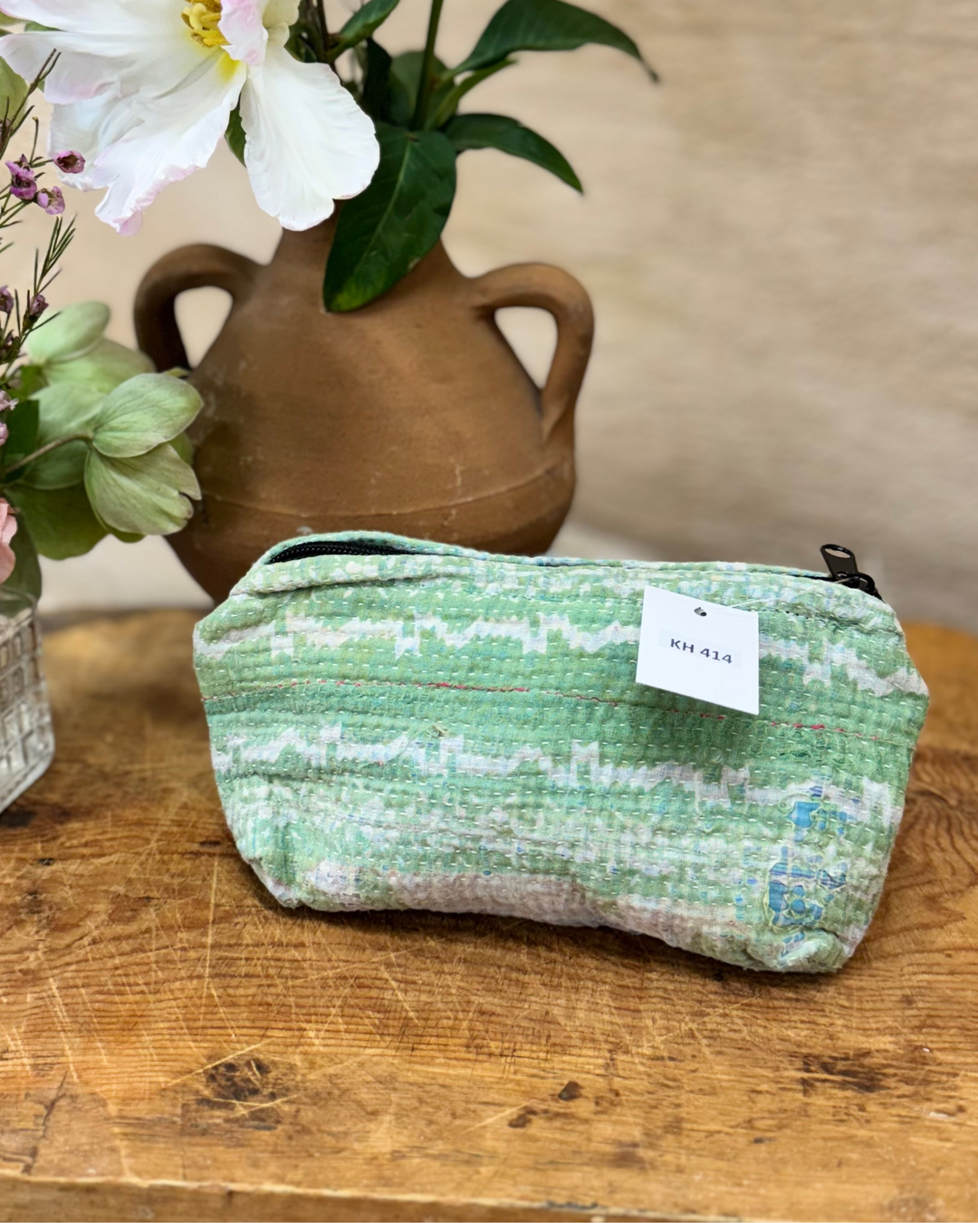 Small Wash Bag – Fresh Green with Subtle Zigzags