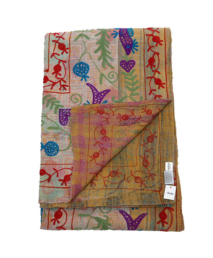 Vintage Hand-Embroidered Kantha Throw – Soft Pastel Sari with Botanical Stitchwork