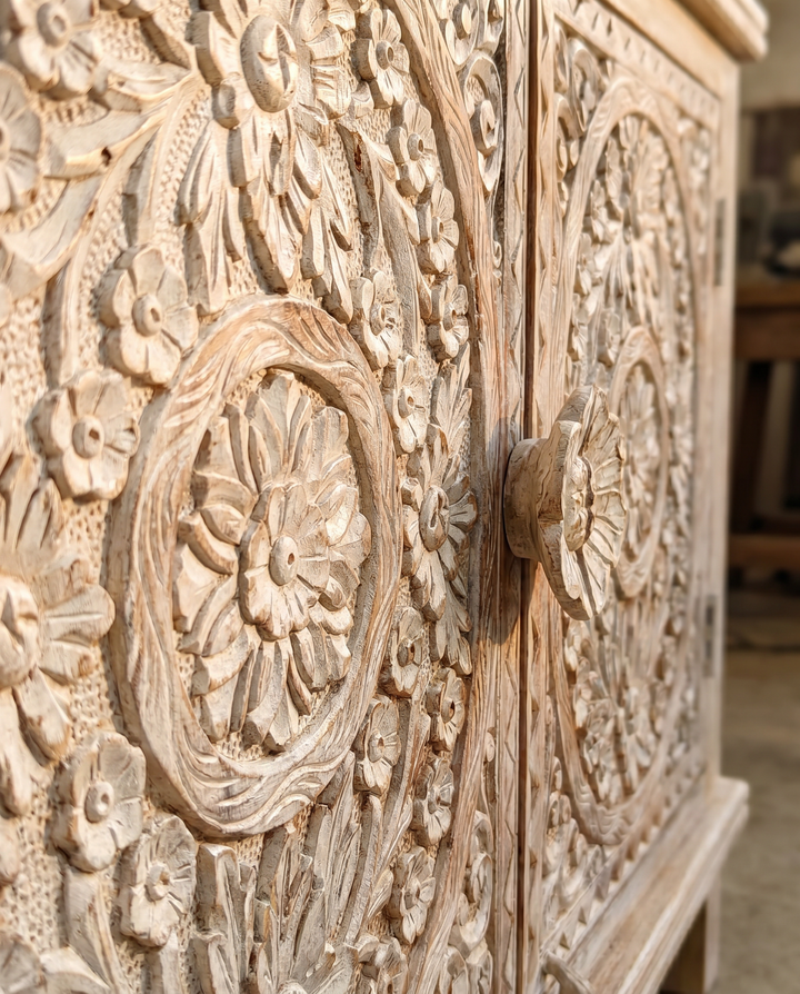 Hand-Carved Mango Wood Sideboard – Creamwashed Floral Double Door Cabinet