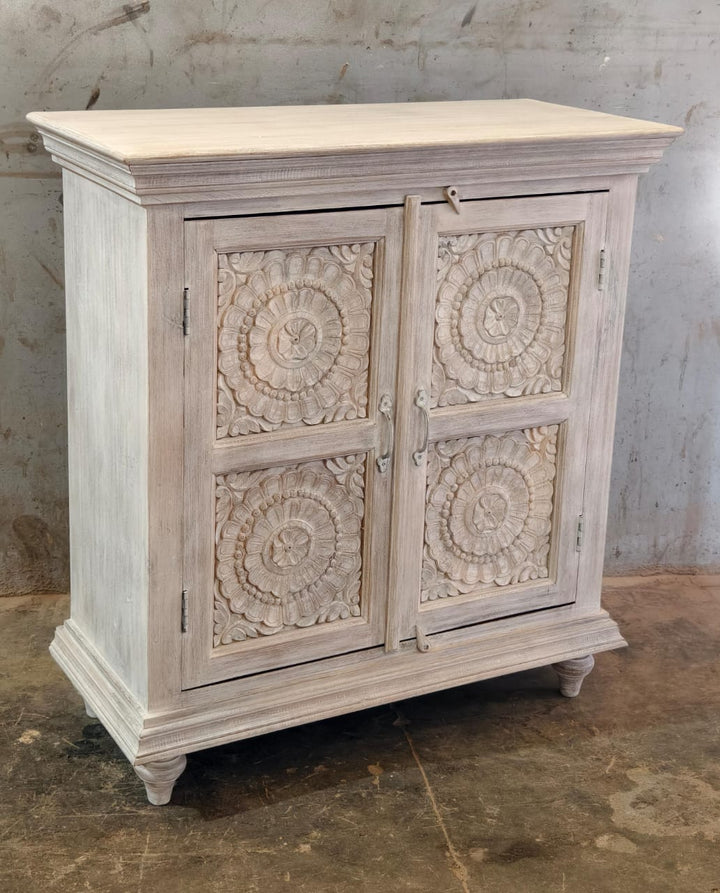 Hand-Carved Mango Wood Sideboard – Creamwashed Finish with Floral Detailing