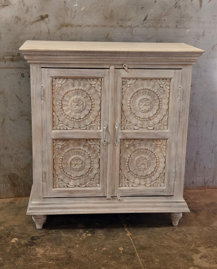 Hand-Carved Mango Wood Sideboard – Creamwashed Finish with Floral Detailing