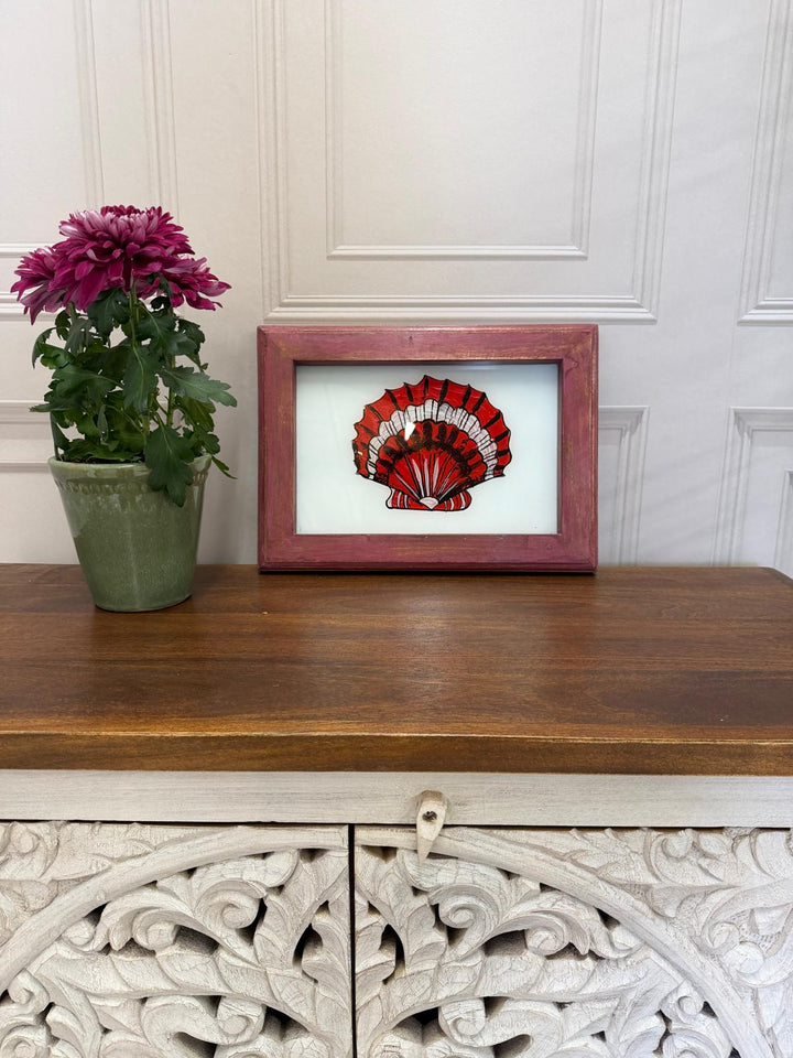 Hand-Painted Red Scallop Shell Artwork – Reclaimed Mango Wood Frame (22 x 29 cm)