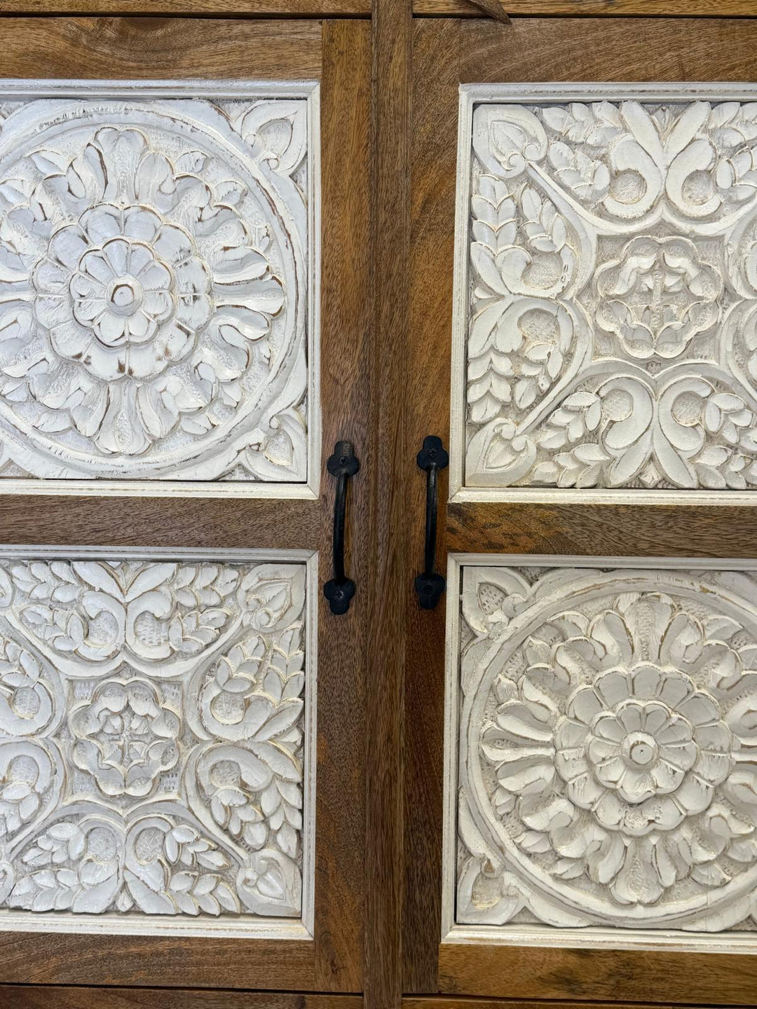 Mango Wood Four-Door Armoire – Whitewashed Carved Panels & Natural Polished Frame